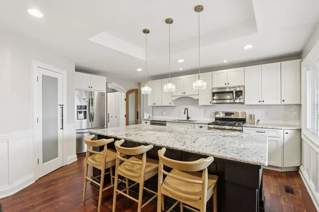 $495,000 | 2608 York Court, Woodridge, IL 60517