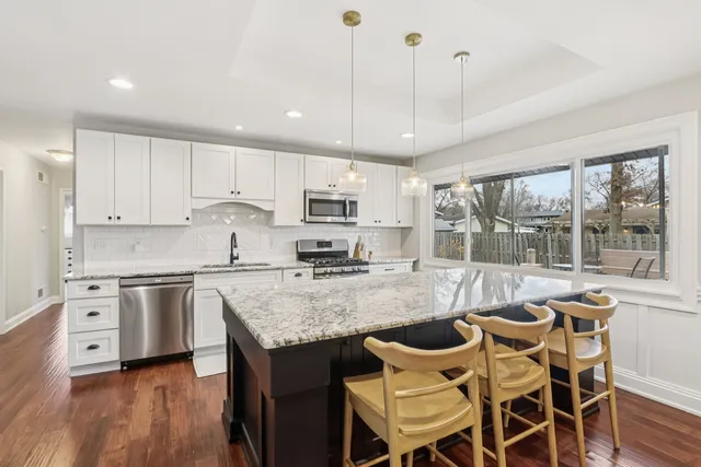 $495,000 | 2608 York Court, Woodridge, IL 60517