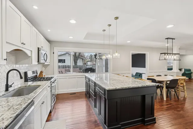 $495,000 | 2608 York Court, Woodridge, IL 60517