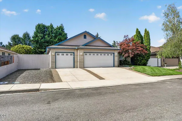 $545,000 | 3460 Blue Blossom Drive, Medford, OR 97504