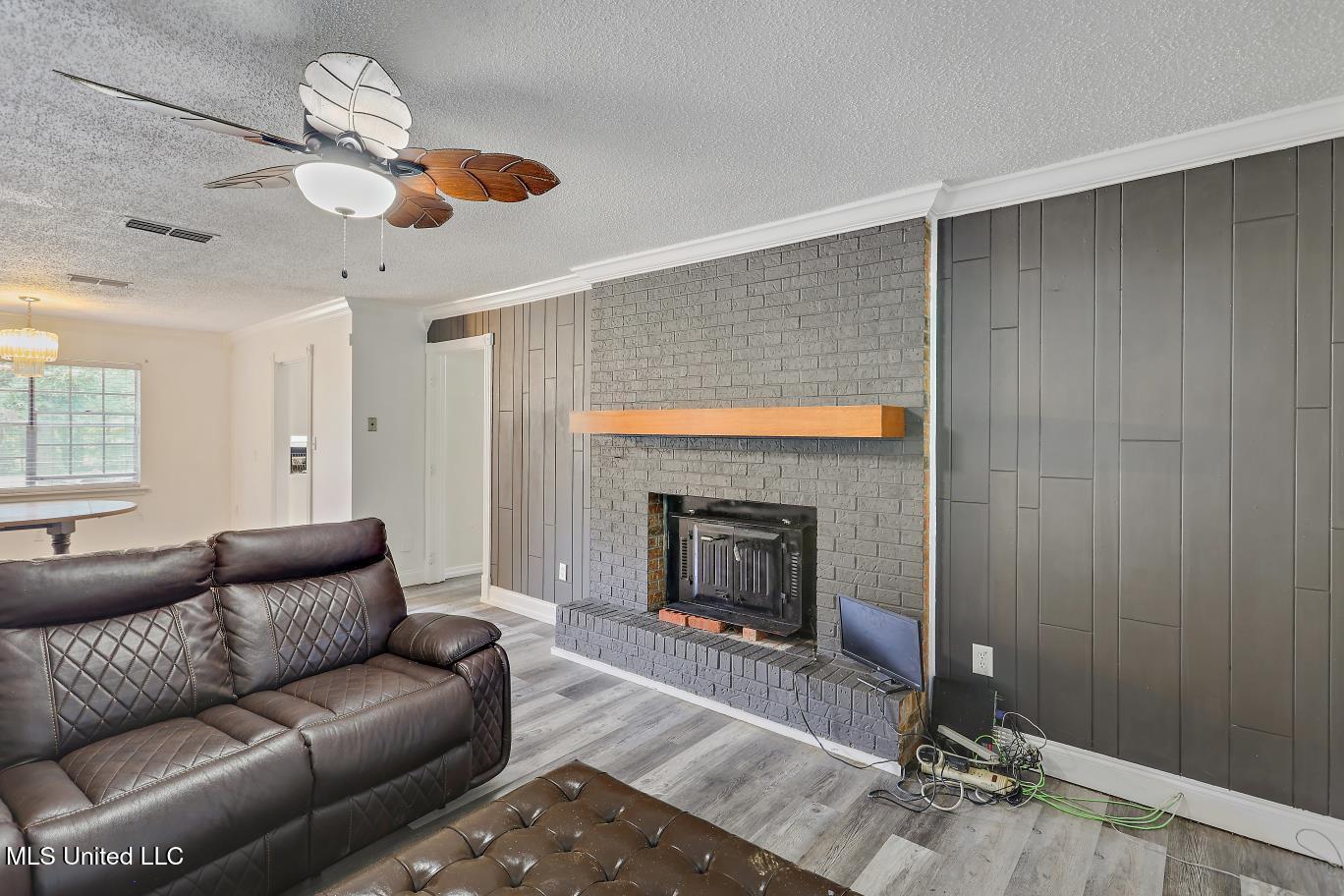 5561 Kennebrew Road Jackson, MS 39209 - Photo 3 of 15 Living Room