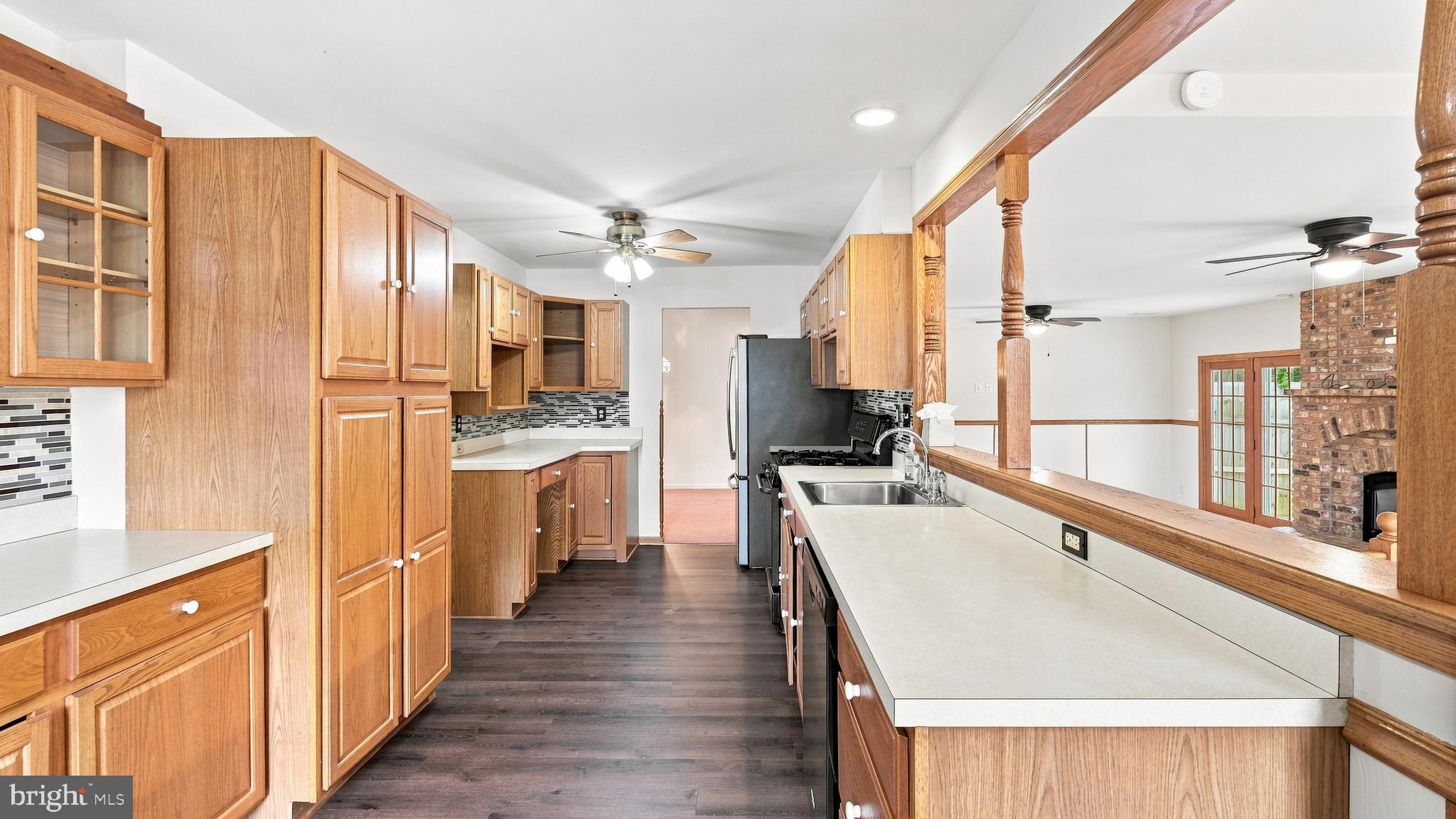 431 Windsor Drive Harleysville, PA 19438 - Photo 12 of 33 Room for Entertaining