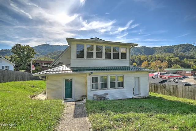 $294,000 | 316 West Jackson Street, Gate City, VA 24251