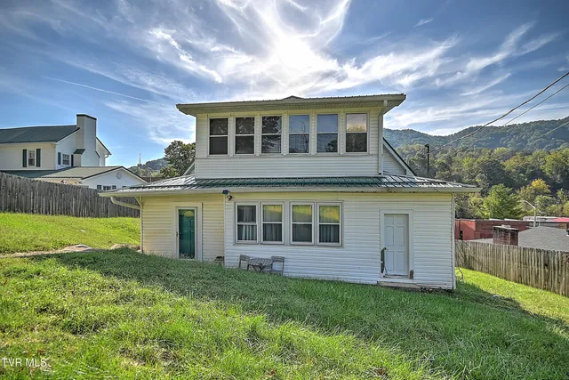 $294,000 | 316 West Jackson Street, Gate City, VA 24251
