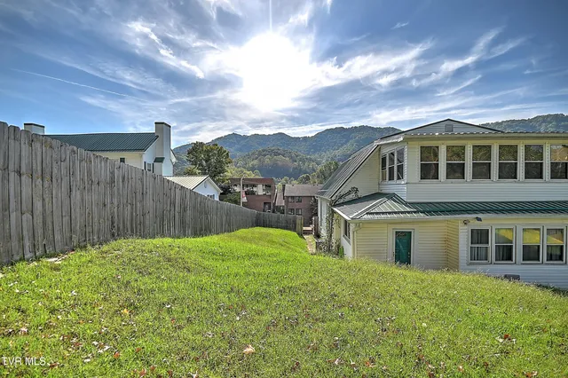 $294,000 | 316 West Jackson Street, Gate City, VA 24251