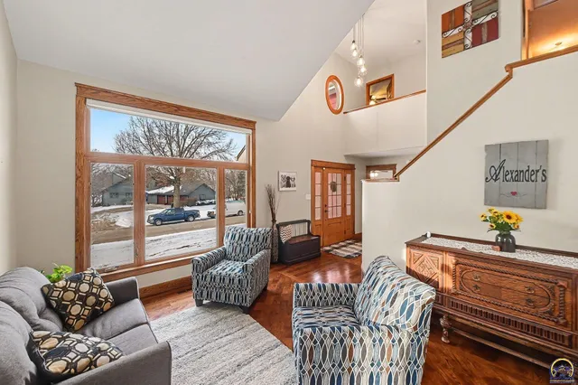 $390,000 | 7412 Southwest Fountaindale Road, Topeka, KS 66614