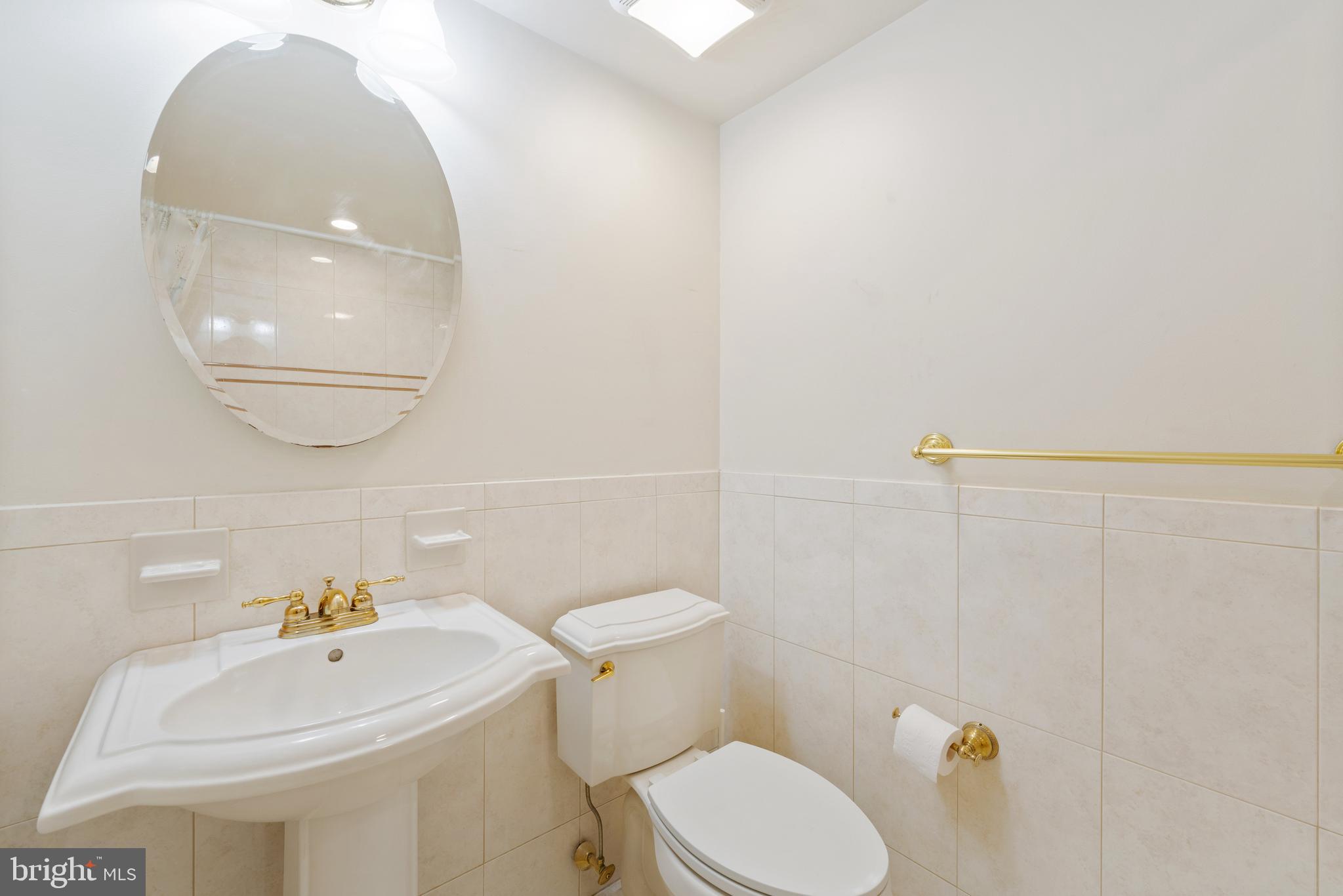 416 Emerson Road Huntingdon Valley, PA 19006 - Photo 31 of 36 a bathroom with a sink a toilet and a mirror