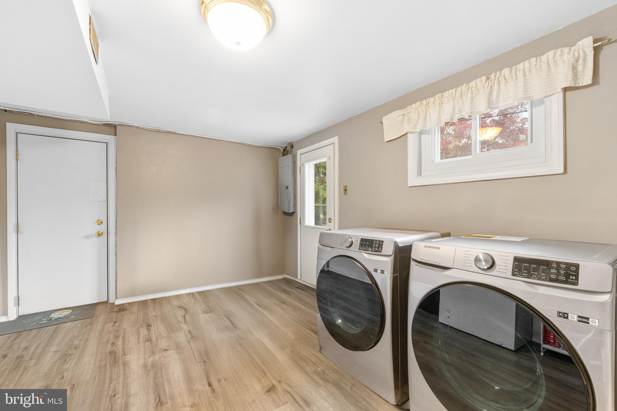 416 Emerson Road Huntingdon Valley, PA 19006 - Photo 36 of 36 a utility room with dryer and washer