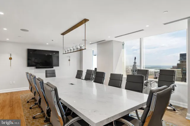 $4,200 | 50 South 16th Street, Unit 4304, Philadelphia, PA 19103