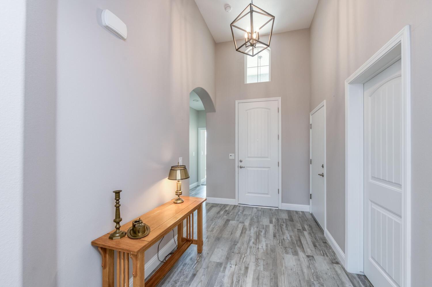 678 Alpine Way Madera, CA 93636 - Photo 2 of 37 Gallery Image 2