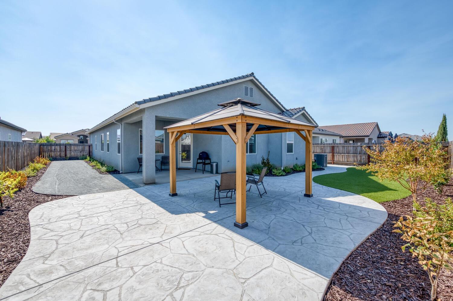 678 Alpine Way Madera, CA 93636 - Photo 25 of 37 Gallery Image 25