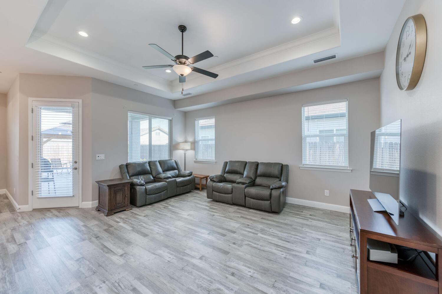 678 Alpine Way Madera, CA 93636 - Photo 3 of 37 Gallery Image 3