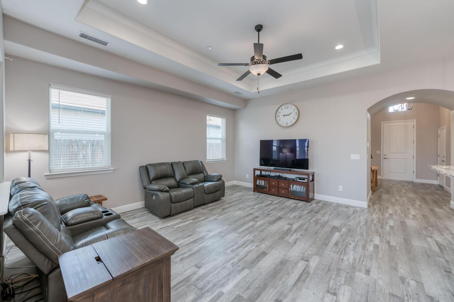 678 Alpine Way Madera, CA 93636 - Photo 4 of 37 Gallery Image 4