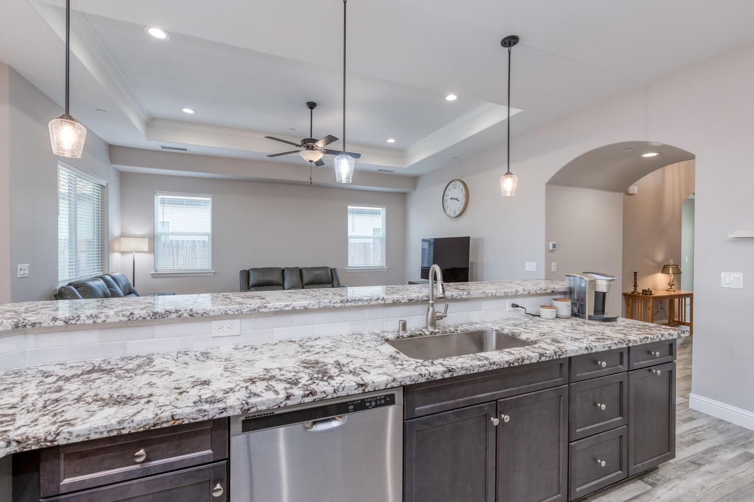 678 Alpine Way Madera, CA 93636 - Photo 9 of 37 Gallery Image 9