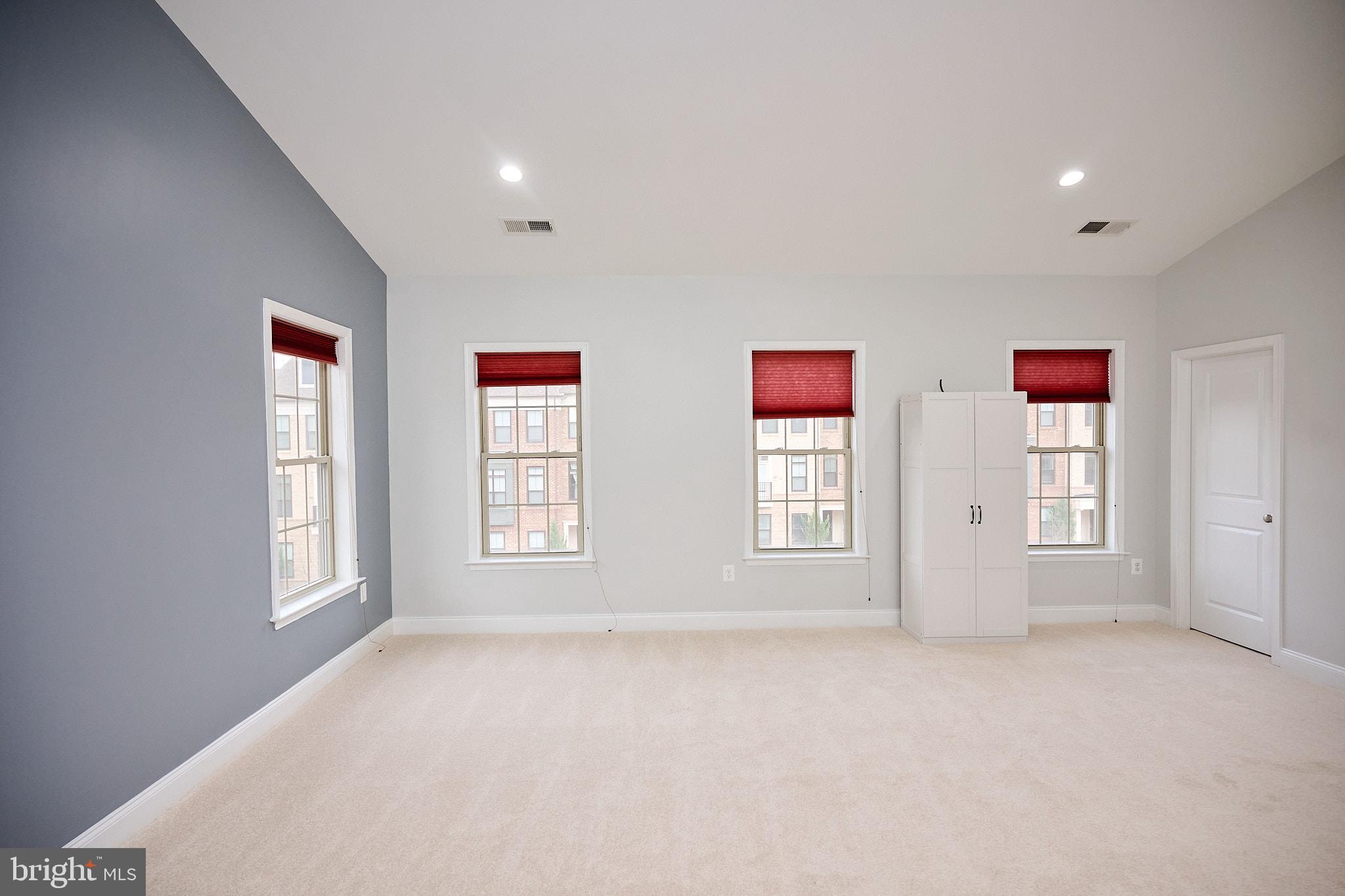 22559 Windsor Locks Square Ashburn, VA 20148 - Photo 4 of 35 an empty room with windows