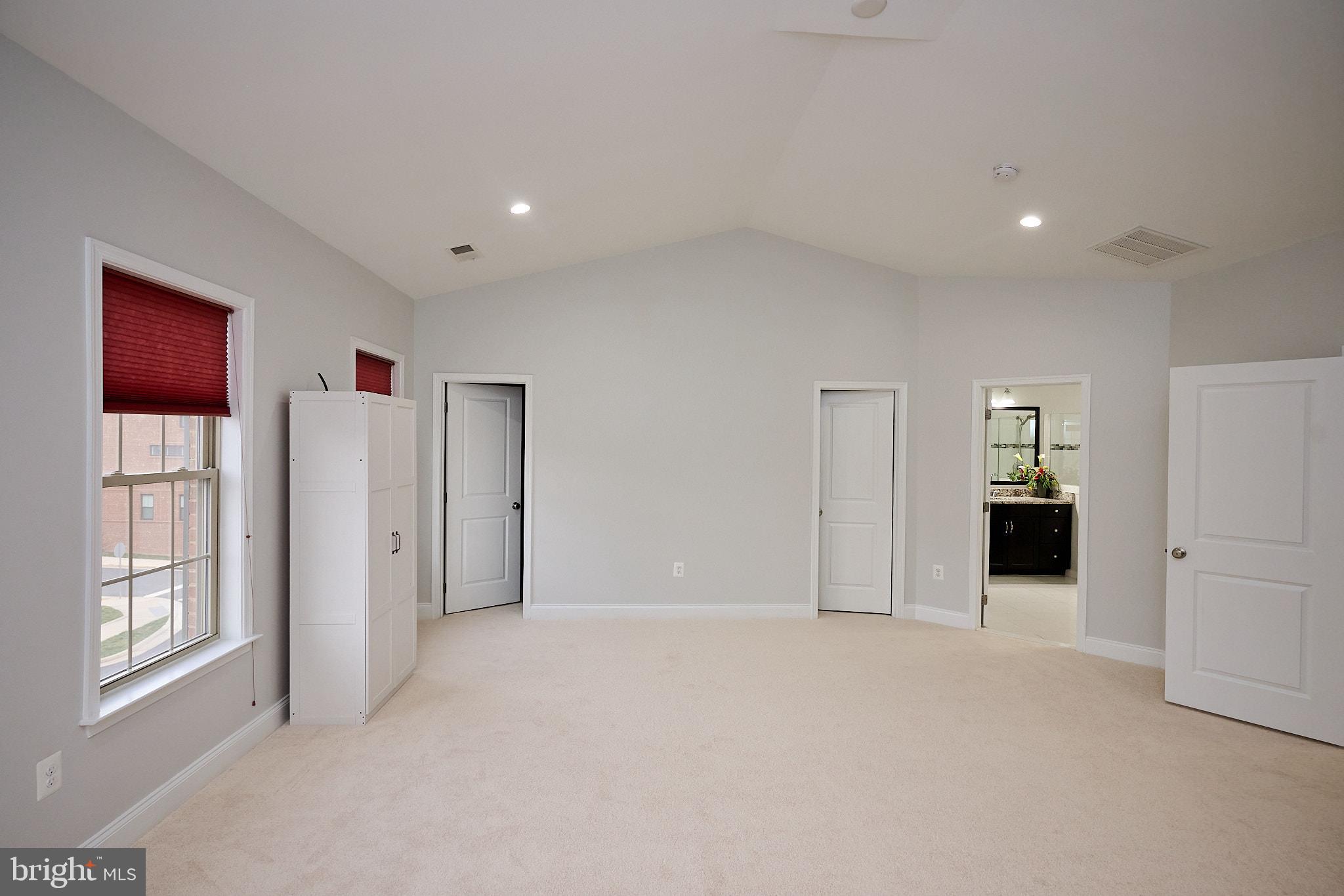 22559 Windsor Locks Square Ashburn, VA 20148 - Photo 5 of 35 an empty room with windows and closet