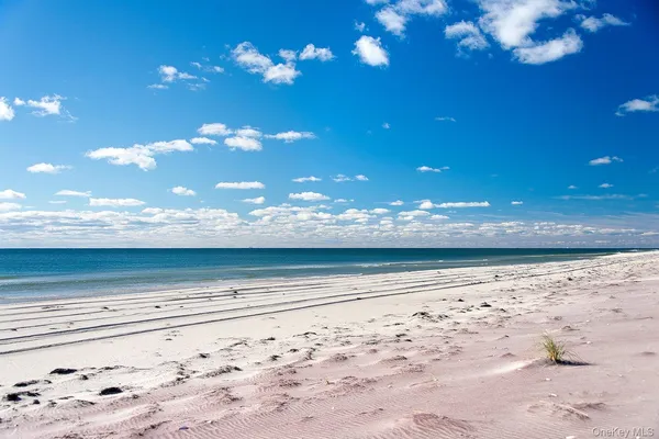 $125,000 | 40 Dune Road, Hampton Bays, NY 11959