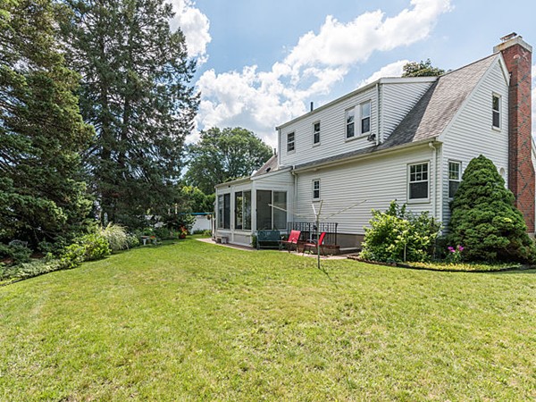 39 Woods Road Belmont, MA 02478 - Photo 3 of 25 Gallery Image 3