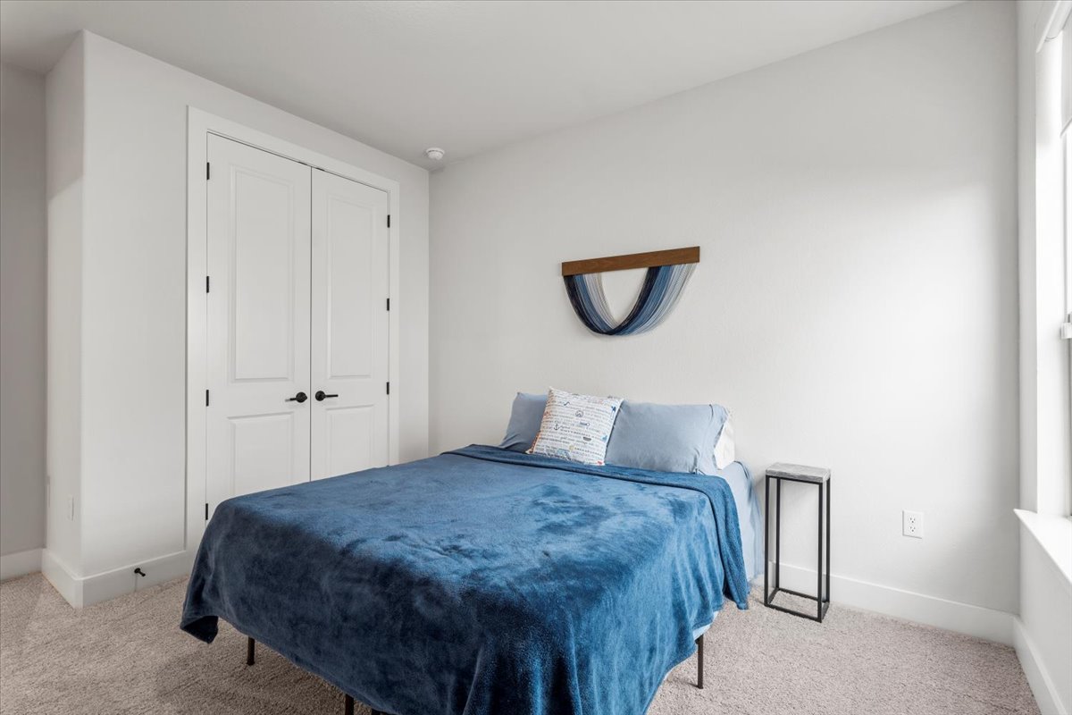 8501 Hillock Terrace Austin, TX 78744 - Photo 26 of 32 a bedroom with a bed and a potted plant