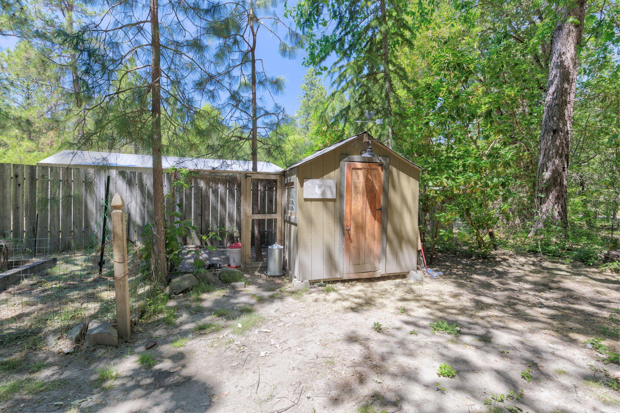850 Walker Road Grants Pass, OR 97527 - Photo 28 of 30 Chicken Coop