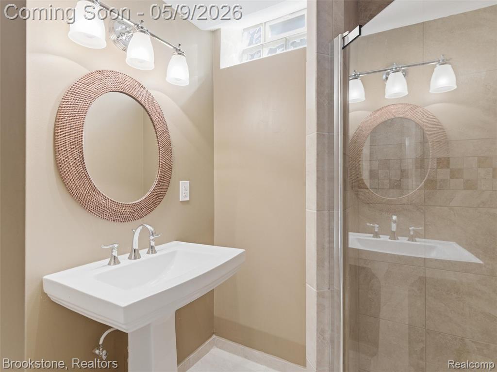 722 Lake Ridge Road Rochester, MI 48307 - Photo 35 of 48