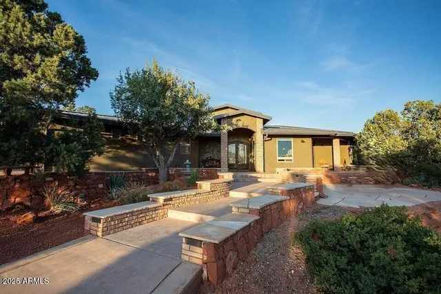 a view of a house with backyard and sitting area