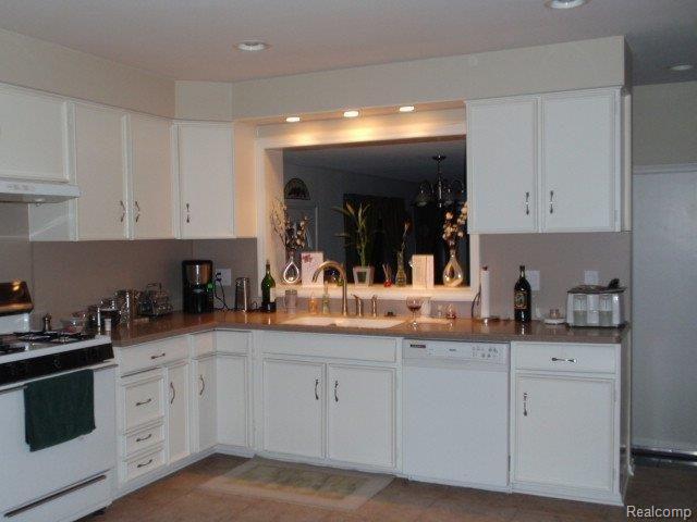 11019 12 Mile Road Warren, MI 48093 - Photo 8 of 17 12 Mile Road 032