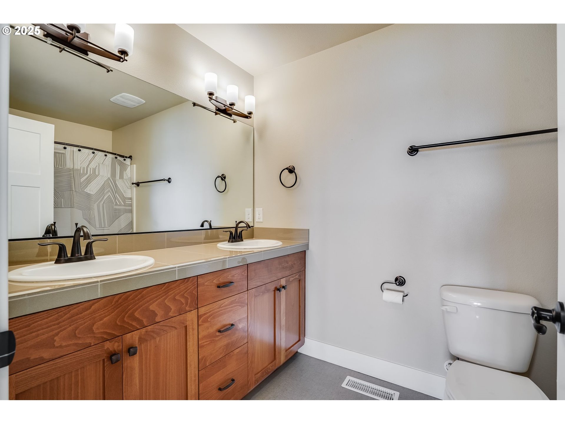750 North 47th Avenue Ridgefield, WA 98642 - Photo 16 of 39 Bathroom