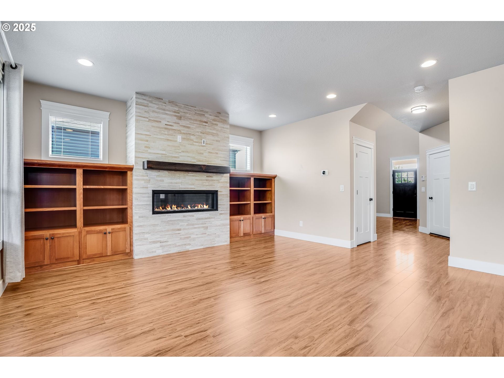 750 North 47th Avenue Ridgefield, WA 98642 - Photo 3 of 39 Living Room