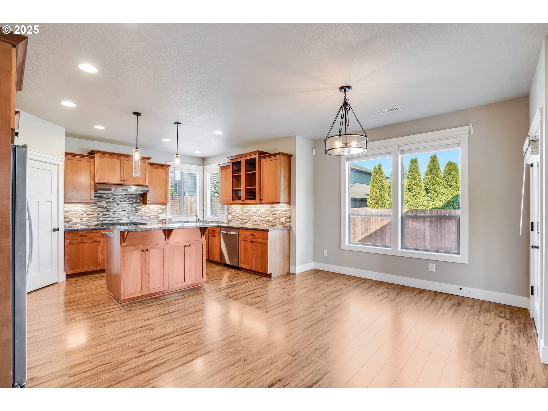 750 North 47th Avenue Ridgefield, WA 98642 - Photo 10 of 39 Kitchen/Dining Room