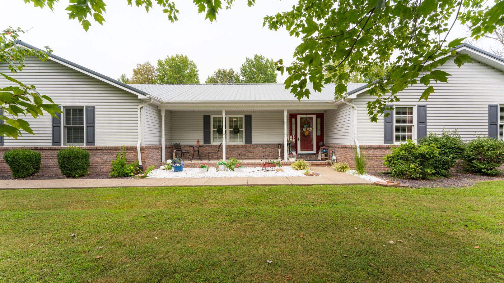 1906 Calico Road Marion, IL 62959 - Photo 2 of 50