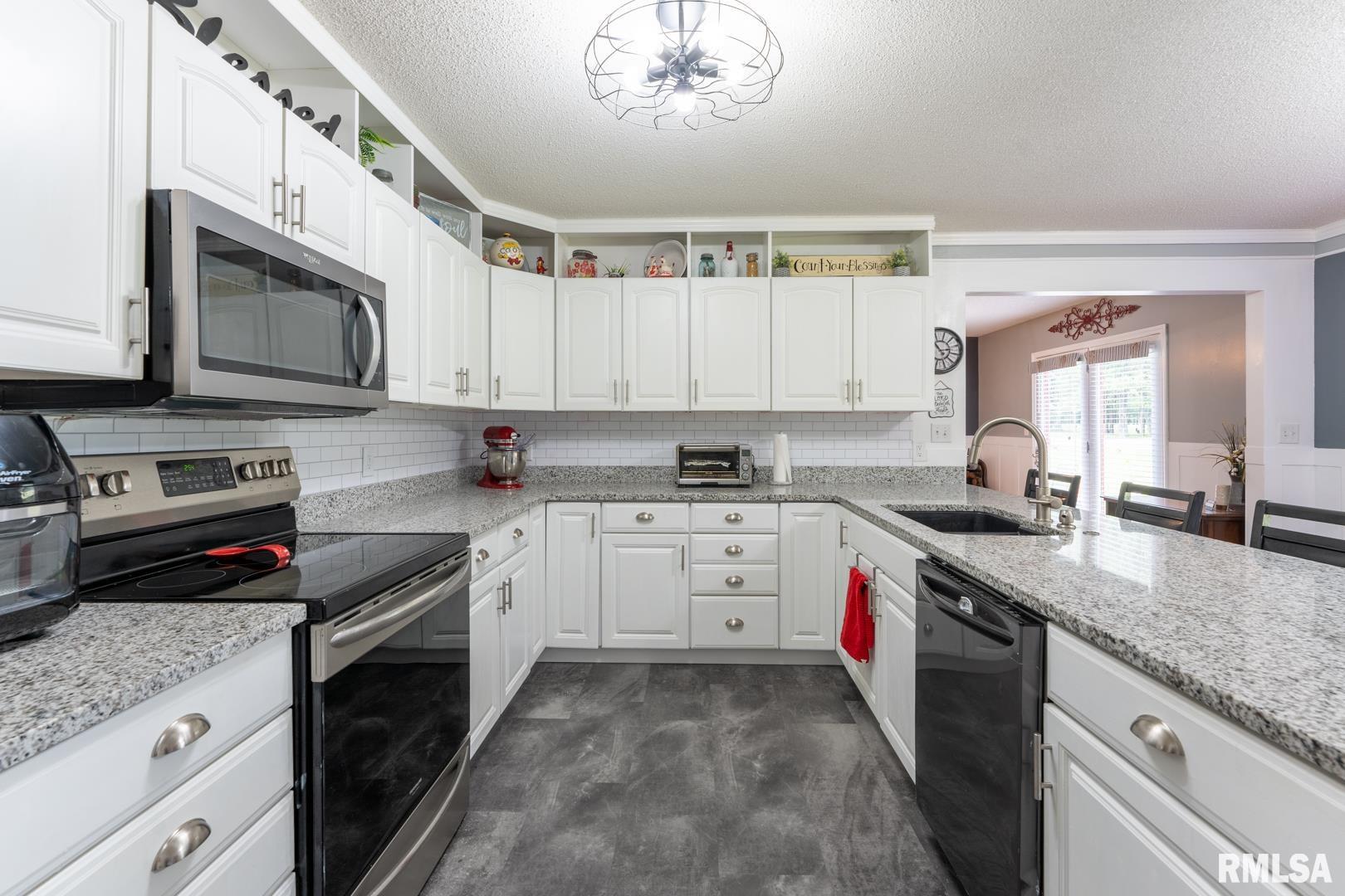 1906 Calico Road Marion, IL 62959 - Photo 13 of 50