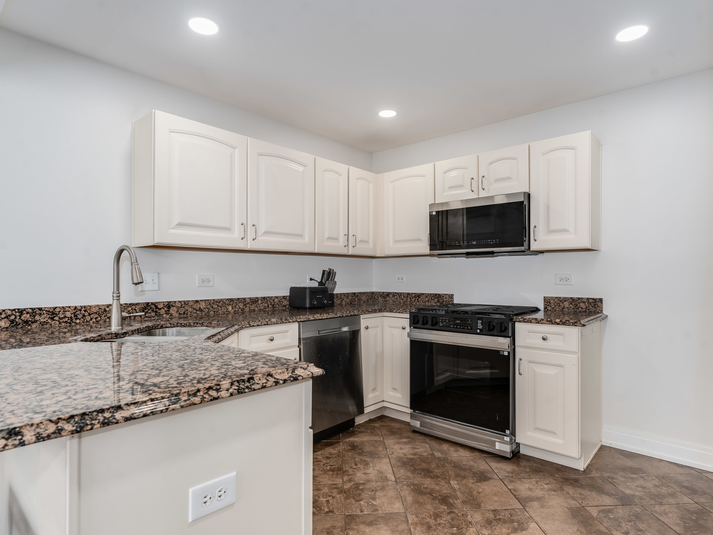 3721 Harms Road Joliet, IL 60435 - Photo 9 of 28
