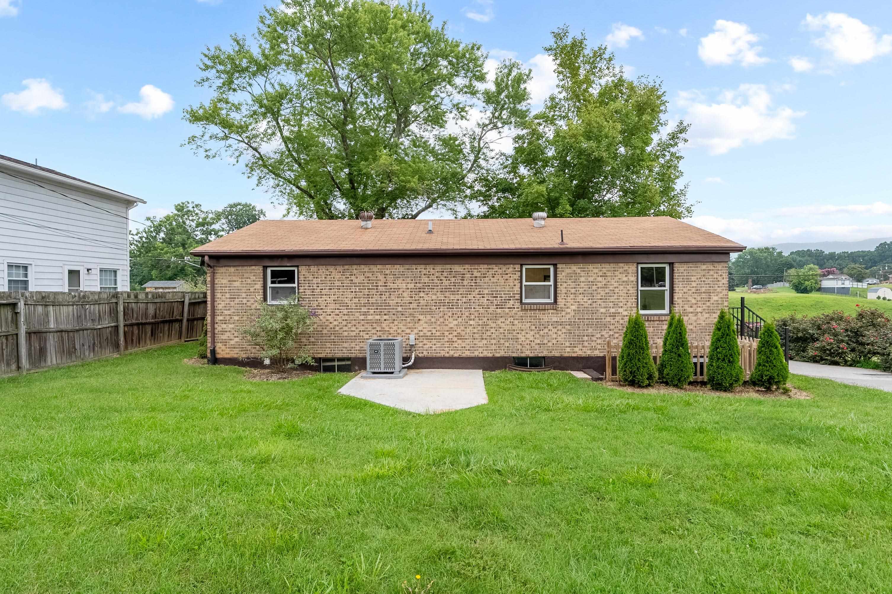 1112 Curve Road Pearisburg, VA 24134 - Photo 38 of 52 Gallery Image 38
