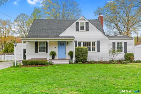 $899,000 | 10 Millspaugh Drive, Fairfield, CT 06824