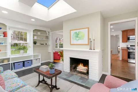 $899,000 | 10 Millspaugh Drive, Fairfield, CT 06824