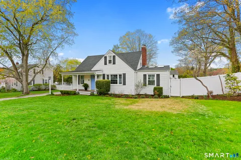 $899,000 | 10 Millspaugh Drive, Fairfield, CT 06824