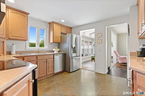 $899,000 | 10 Millspaugh Drive, Fairfield, CT 06824