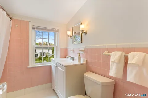 $899,000 | 10 Millspaugh Drive, Fairfield, CT 06824