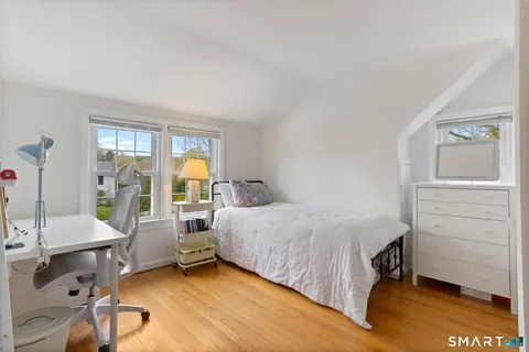 $899,000 | 10 Millspaugh Drive, Fairfield, CT 06824
