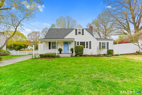 $899,000 | 10 Millspaugh Drive, Fairfield, CT 06824