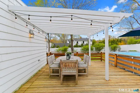 $899,000 | 10 Millspaugh Drive, Fairfield, CT 06824