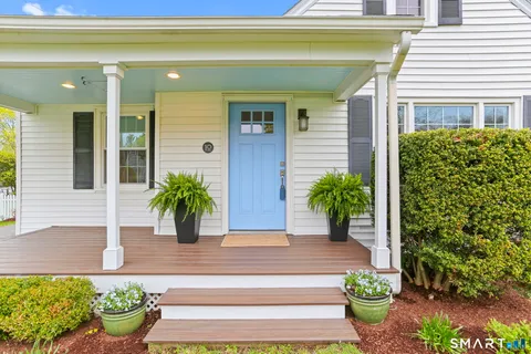 $899,000 | 10 Millspaugh Drive, Fairfield, CT 06824