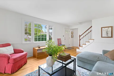 $899,000 | 10 Millspaugh Drive, Fairfield, CT 06824