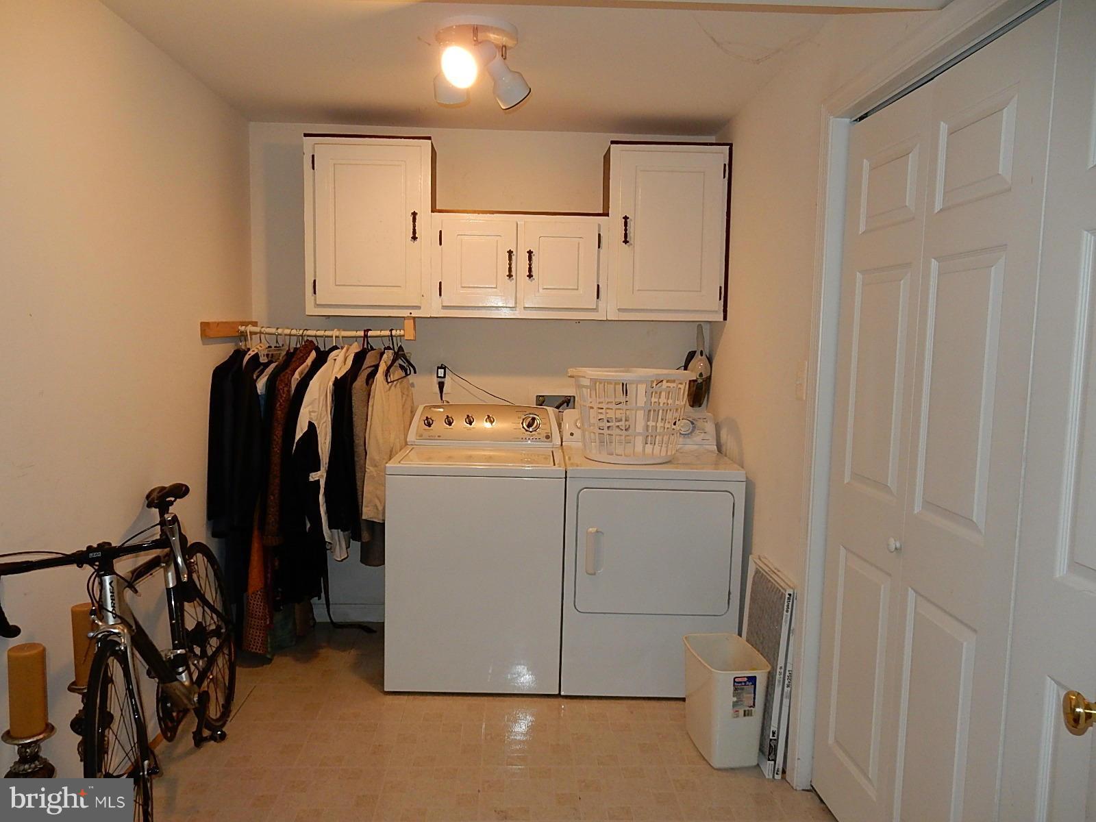 325 Millbrook Terrace Leesburg, VA 20176 - Photo 18 of 20 a utility room with dryer and washer