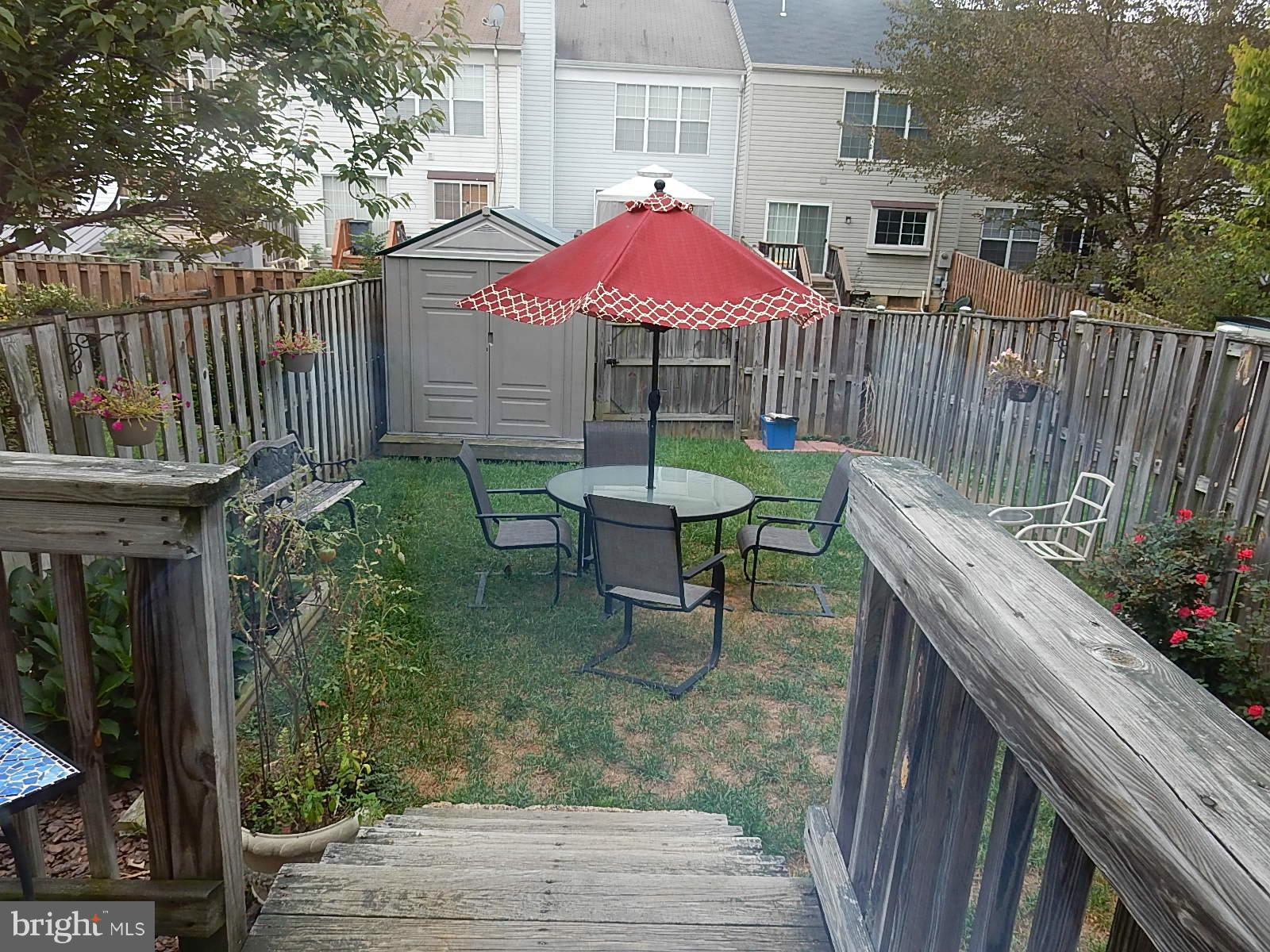 325 Millbrook Terrace Leesburg, VA 20176 - Photo 20 of 20 a backyard of a house with table and chairs