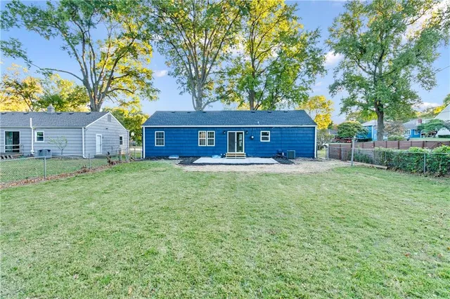 $385,000 | 3716 West 48th Street, Roeland Park, KS 66205