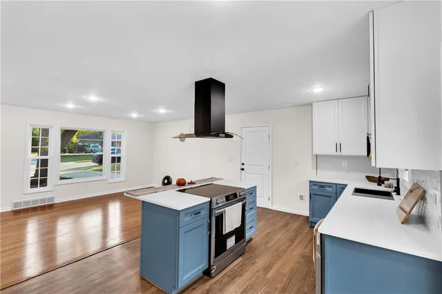 $385,000 | 3716 West 48th Street, Roeland Park, KS 66205