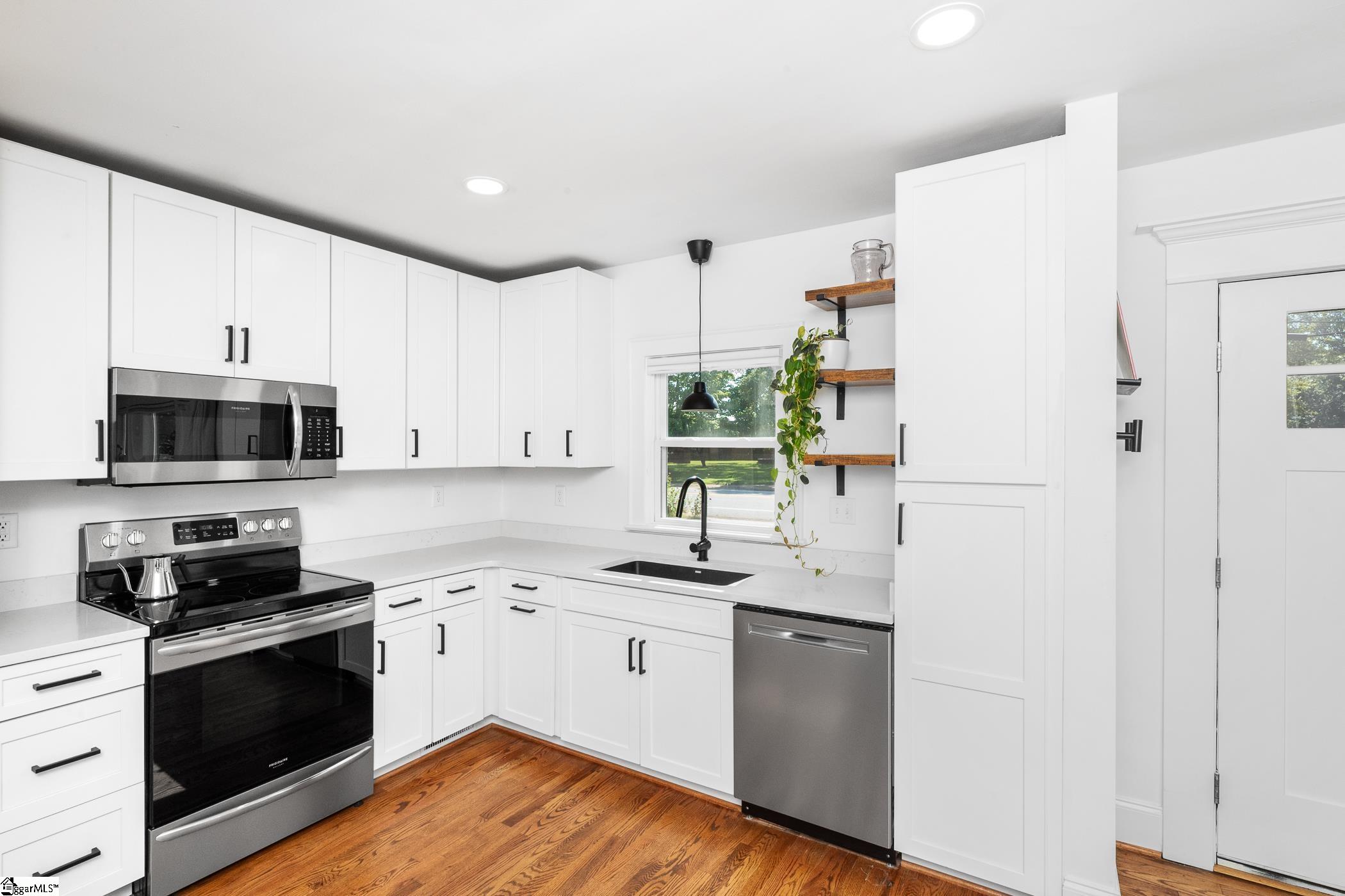 108 Parkins Mill Road Greenville, SC 29607 - Photo 8 of 38