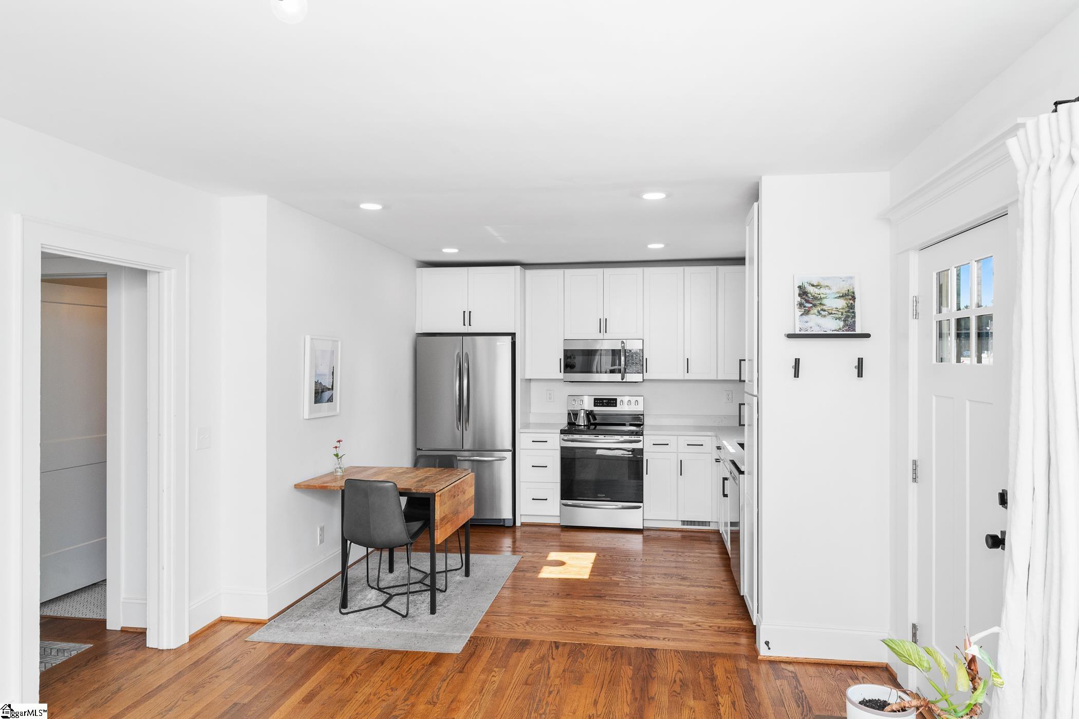 108 Parkins Mill Road Greenville, SC 29607 - Photo 10 of 38